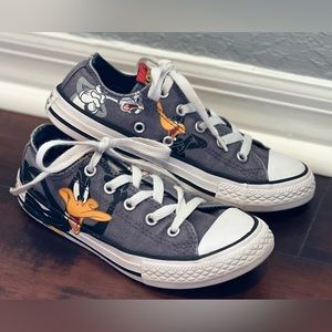 VERY RARE Converse Looney Tunes Chuck Taylor All Star Bugs Daffy Kids size 1